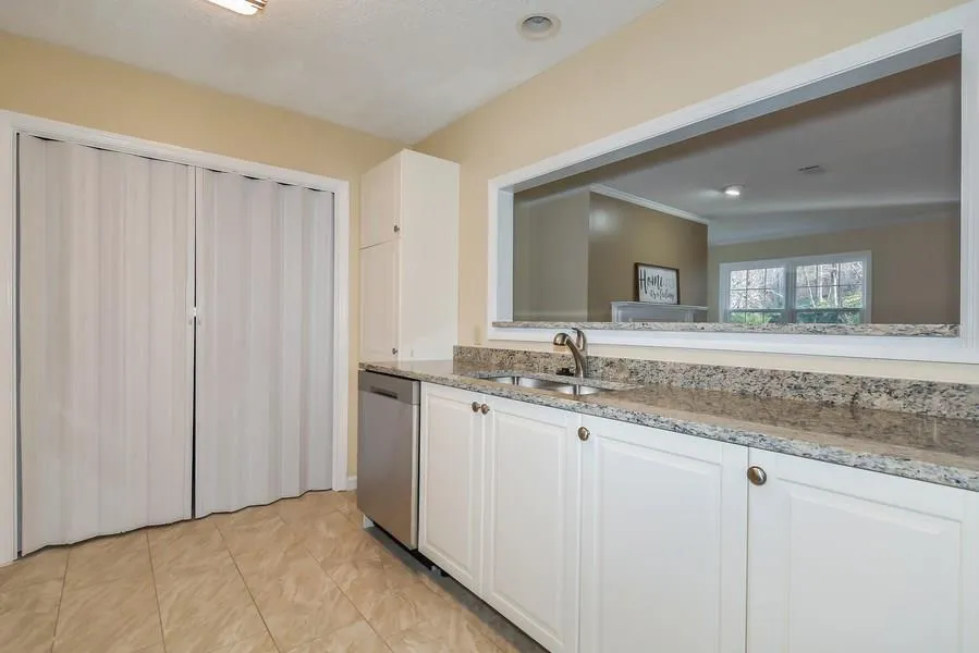 208 Bainbridge Drive Nw, Sandy Springs, Georgia 30327, 2 Bedrooms Bedrooms, ,2 BathroomsBathrooms,Residential,Sold,208 Bainbridge Drive Nw,6117797