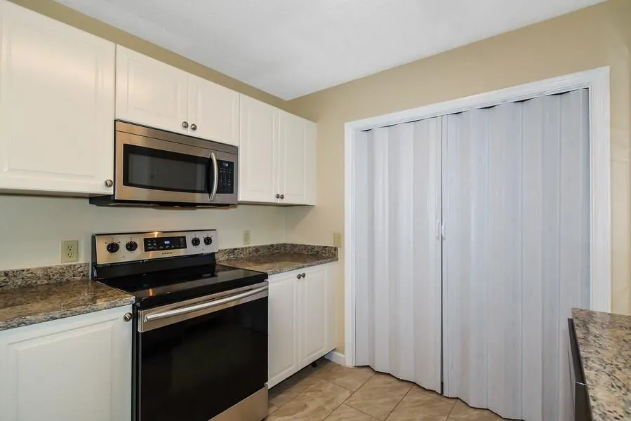 208 Bainbridge Drive Nw, Sandy Springs, Georgia 30327, 2 Bedrooms Bedrooms, ,2 BathroomsBathrooms,Residential,Sold,208 Bainbridge Drive Nw,6117797