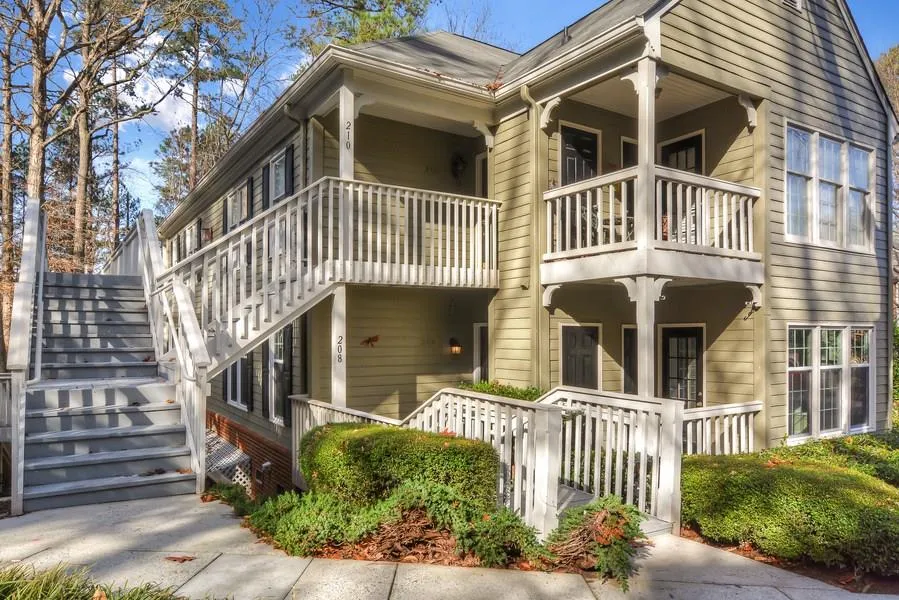 208 Bainbridge Drive Nw, Sandy Springs, Georgia 30327, 2 Bedrooms Bedrooms, ,2 BathroomsBathrooms,Residential,Sold,208 Bainbridge Drive Nw,6117797