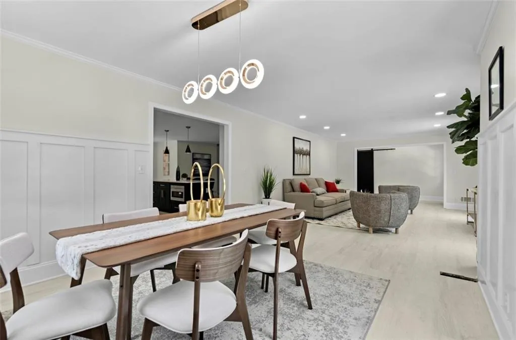 635 Spalding Drive, Sandy Springs, Georgia 30328, 7 Bedrooms Bedrooms, ,4 BathroomsBathrooms,Residential,Sold,635 Spalding Drive,7266951