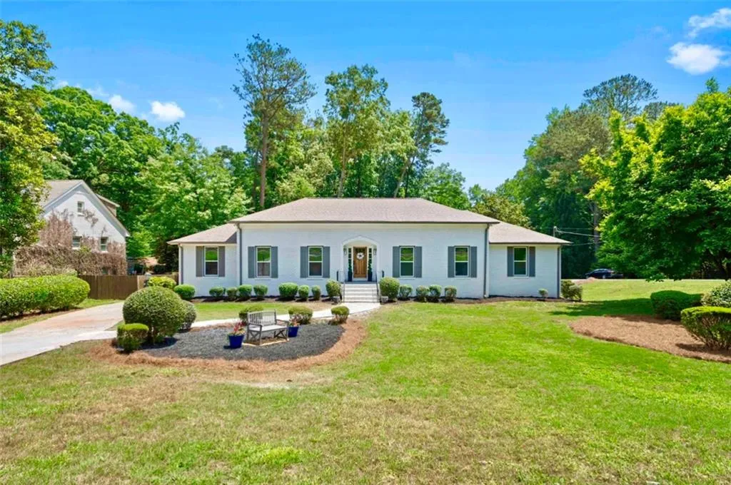 635 Spalding Drive, Sandy Springs, Georgia 30328, 7 Bedrooms Bedrooms, ,4 BathroomsBathrooms,Residential,Sold,635 Spalding Drive,7266951