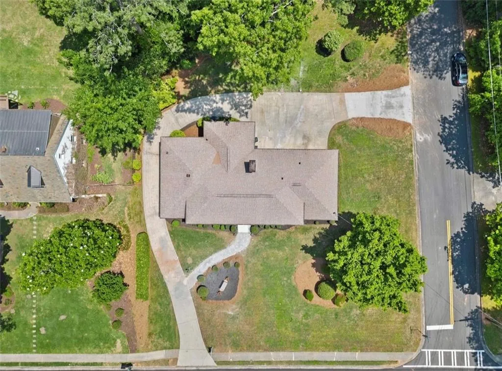 635 Spalding Drive, Sandy Springs, Georgia 30328, 7 Bedrooms Bedrooms, ,4 BathroomsBathrooms,Residential,Sold,635 Spalding Drive,7266951