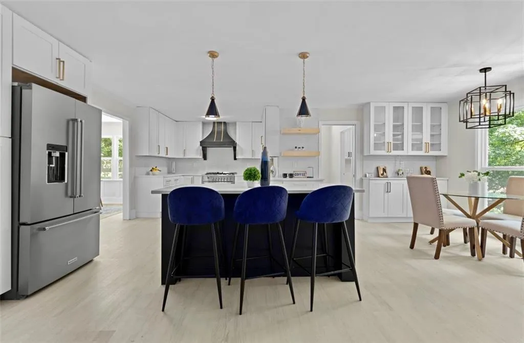 635 Spalding Drive, Sandy Springs, Georgia 30328, 7 Bedrooms Bedrooms, ,4 BathroomsBathrooms,Residential,Sold,635 Spalding Drive,7266951