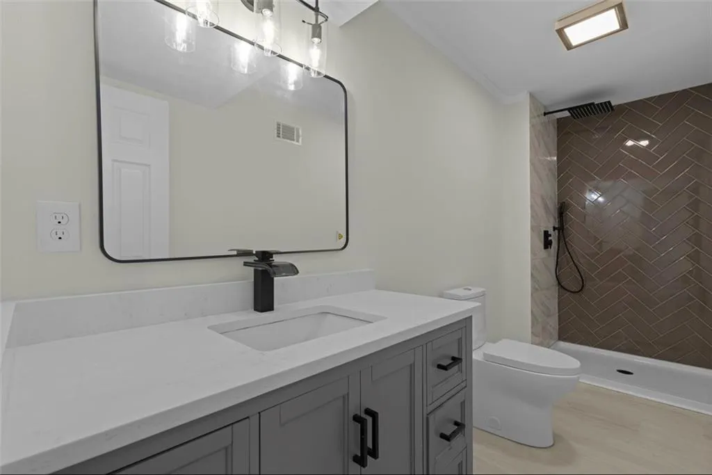 635 Spalding Drive, Sandy Springs, Georgia 30328, 7 Bedrooms Bedrooms, ,4 BathroomsBathrooms,Residential,Sold,635 Spalding Drive,7266951