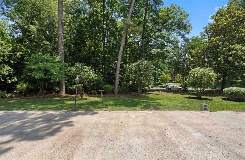 635 Spalding Drive, Sandy Springs, Georgia 30328, 7 Bedrooms Bedrooms, ,4 BathroomsBathrooms,Residential,Sold,635 Spalding Drive,7266951