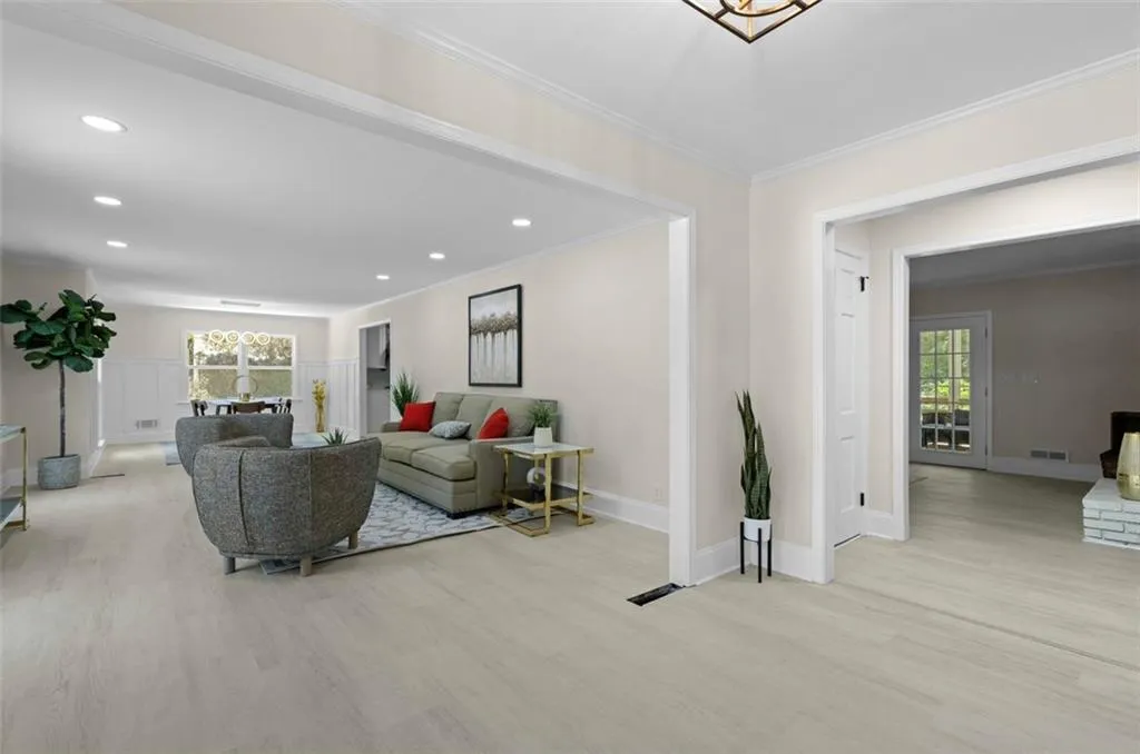 635 Spalding Drive, Sandy Springs, Georgia 30328, 7 Bedrooms Bedrooms, ,4 BathroomsBathrooms,Residential,Sold,635 Spalding Drive,7266951