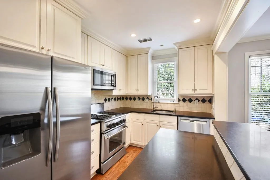 2186 Virginia Place, Atlanta, Georgia 30305, 3 Bedrooms Bedrooms, ,3 BathroomsBathrooms,Residential,Sold,2186 Virginia Place,5984389