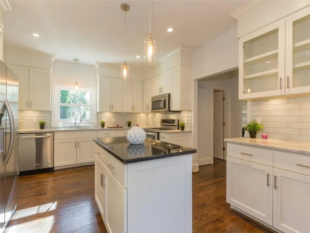 1865 Old Dominion Drive, Sandy Springs, Georgia 30350, 5 Bedrooms Bedrooms, ,4 BathroomsBathrooms,Residential,Sold,1865 Old Dominion Drive,5778450
