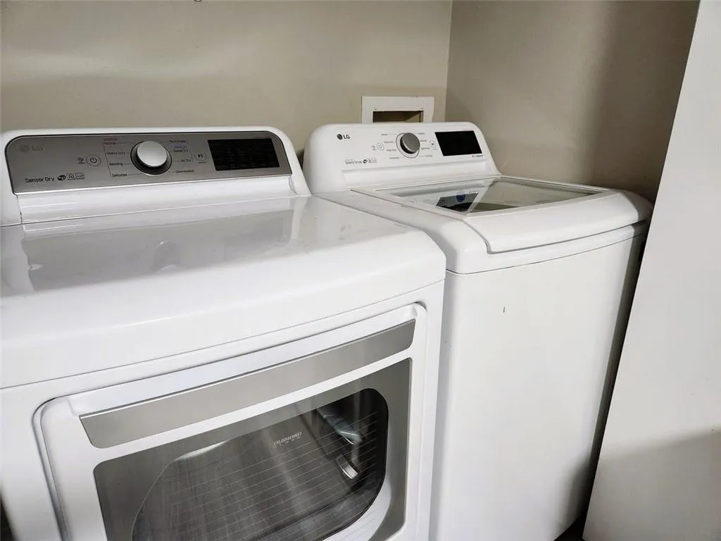 7750 Roswell Road Unit 5a, Atlanta, Georgia 30350, 2 Bedrooms Bedrooms, ,1 BathroomBathrooms,Residential,Sold,7750 Roswell Road Unit 5a,7366509