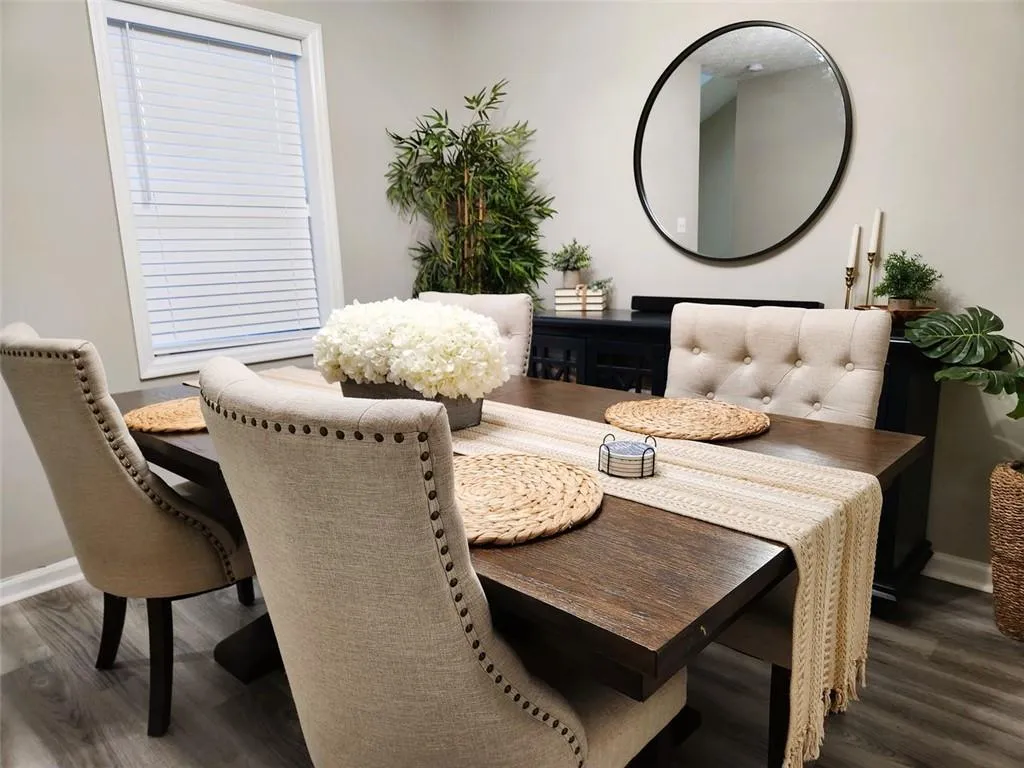 7750 Roswell Road Unit 5a, Atlanta, Georgia 30350, 2 Bedrooms Bedrooms, ,1 BathroomBathrooms,Residential,Sold,7750 Roswell Road Unit 5a,7366509