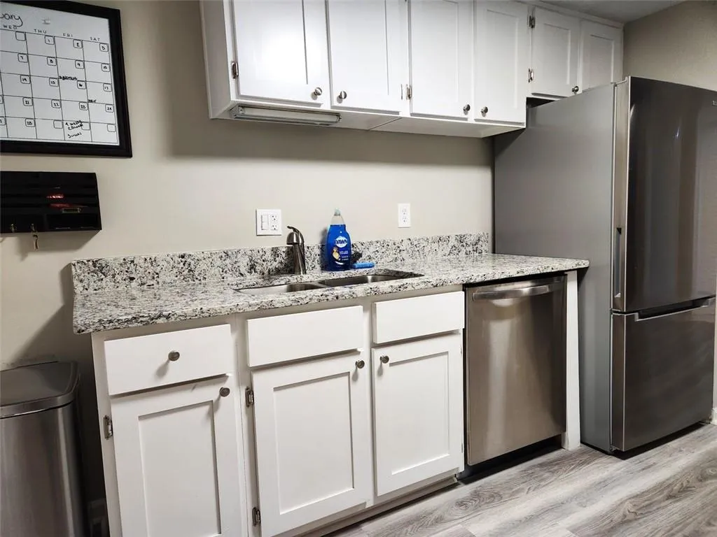 7750 Roswell Road Unit 5a, Atlanta, Georgia 30350, 2 Bedrooms Bedrooms, ,1 BathroomBathrooms,Residential,Sold,7750 Roswell Road Unit 5a,7366509