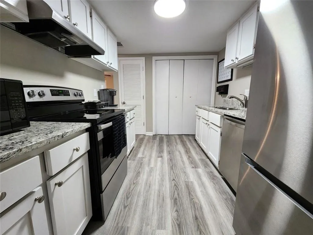 7750 Roswell Road Unit 5a, Atlanta, Georgia 30350, 2 Bedrooms Bedrooms, ,1 BathroomBathrooms,Residential,Sold,7750 Roswell Road Unit 5a,7366509