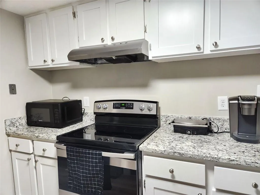 7750 Roswell Road Unit 5a, Atlanta, Georgia 30350, 2 Bedrooms Bedrooms, ,1 BathroomBathrooms,Residential,Sold,7750 Roswell Road Unit 5a,7366509