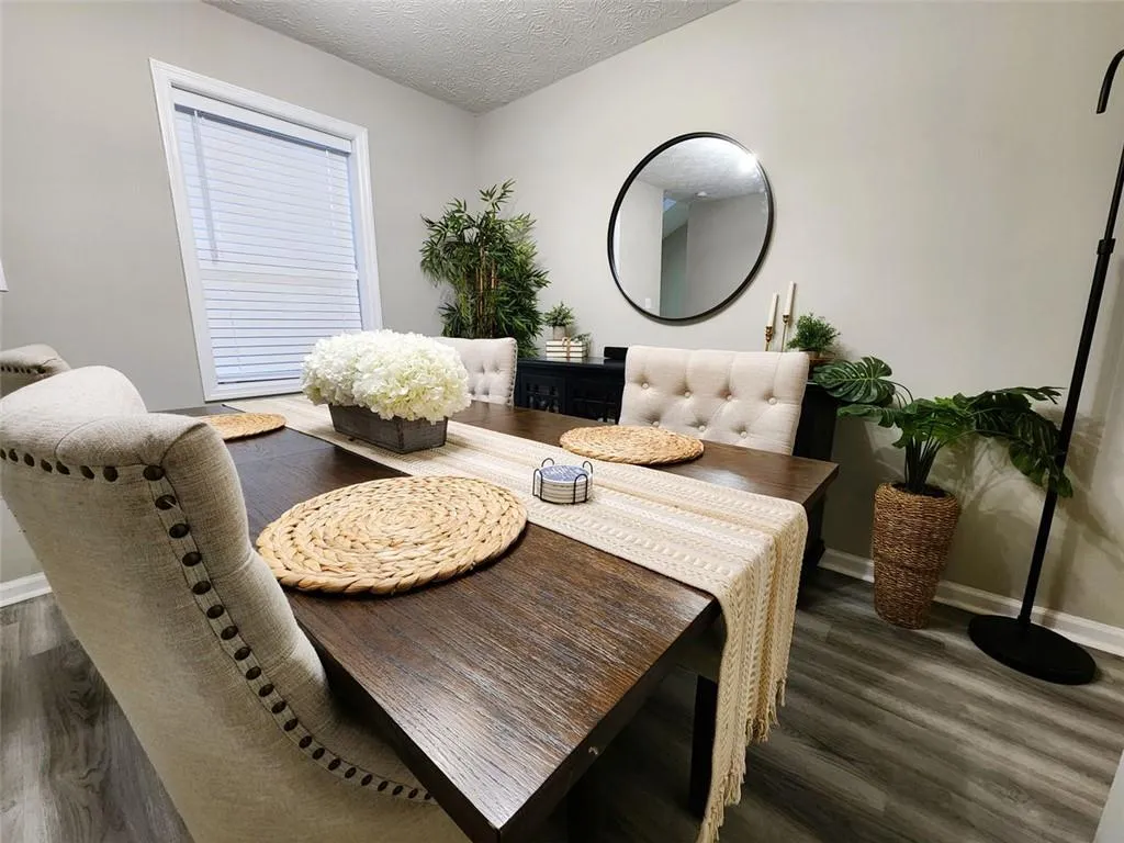 7750 Roswell Road Unit 5a, Atlanta, Georgia 30350, 2 Bedrooms Bedrooms, ,1 BathroomBathrooms,Residential,Sold,7750 Roswell Road Unit 5a,7366509