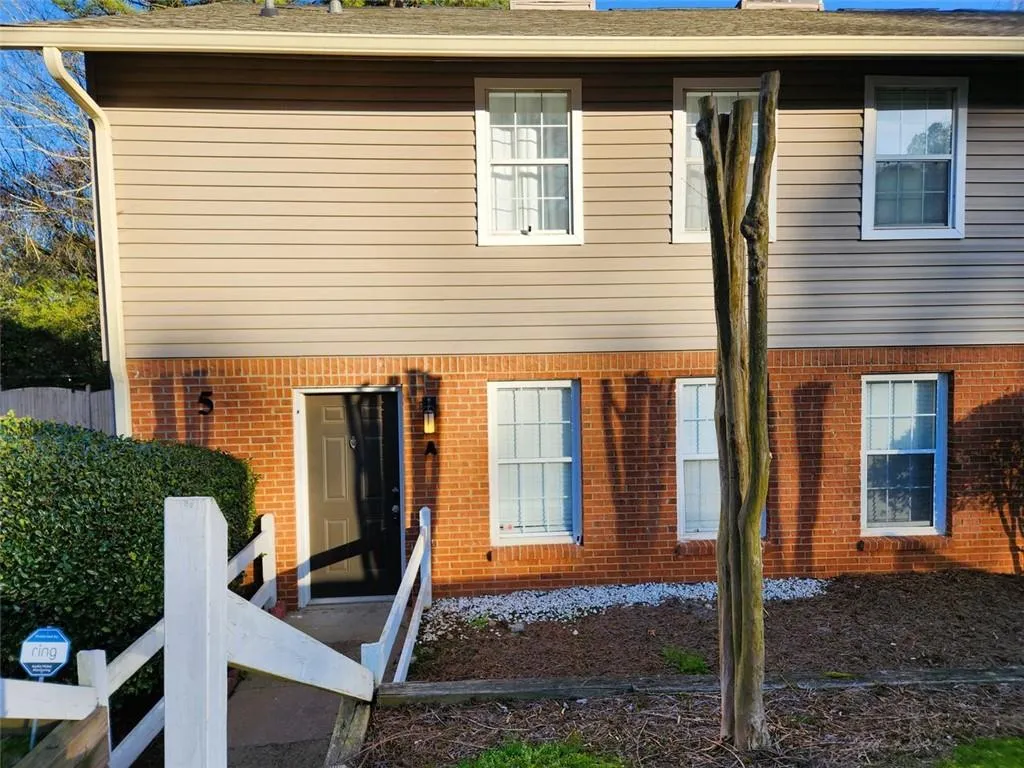 7750 Roswell Road Unit 5a, Atlanta, Georgia 30350, 2 Bedrooms Bedrooms, ,1 BathroomBathrooms,Residential,Sold,7750 Roswell Road Unit 5a,7366509