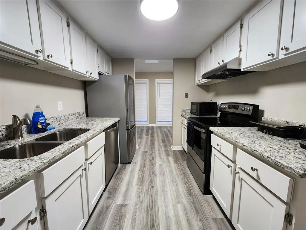 7750 Roswell Road Unit 5a, Atlanta, Georgia 30350, 2 Bedrooms Bedrooms, ,1 BathroomBathrooms,Residential,Sold,7750 Roswell Road Unit 5a,7366509