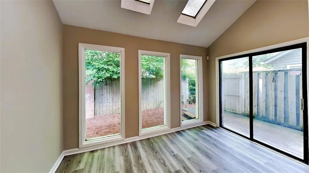 7750 Roswell Road Unit 5a, Atlanta, Georgia 30350, 2 Bedrooms Bedrooms, ,1 BathroomBathrooms,Residential,Sold,7750 Roswell Road Unit 5a,7366509