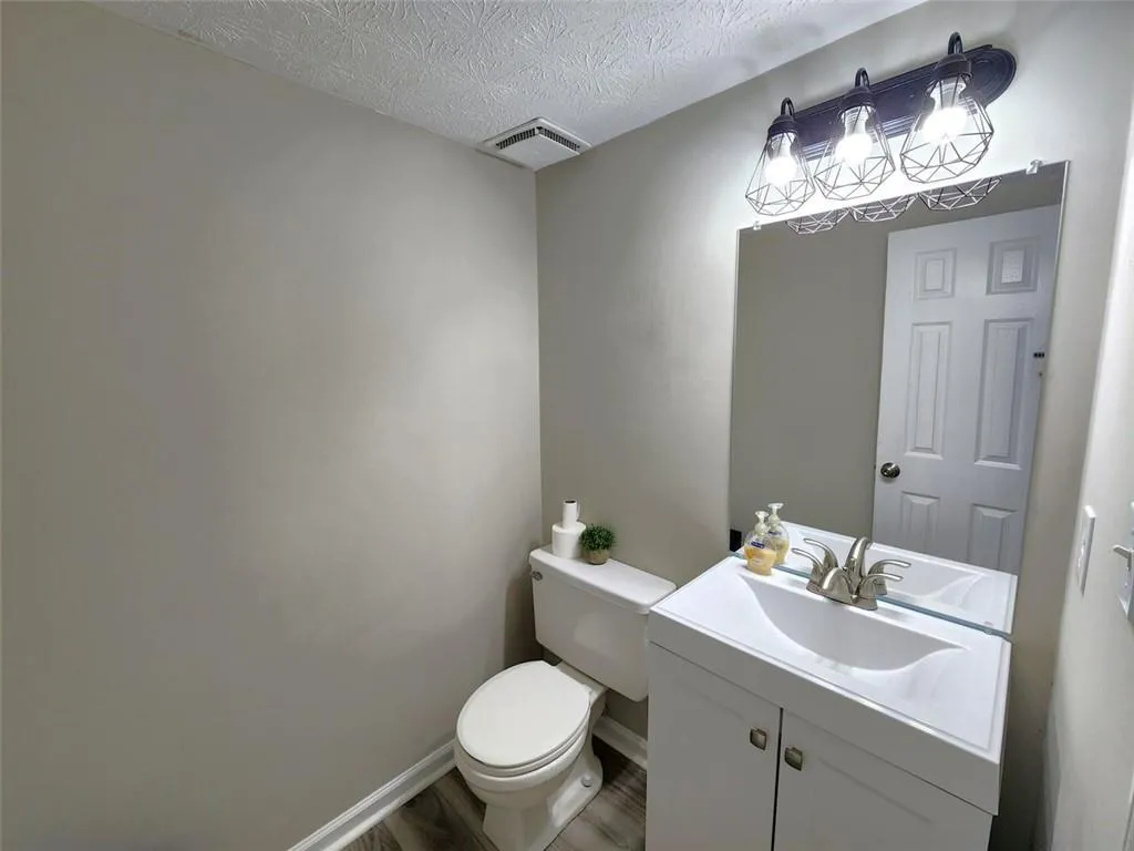 7750 Roswell Road Unit 5a, Atlanta, Georgia 30350, 2 Bedrooms Bedrooms, ,1 BathroomBathrooms,Residential,Sold,7750 Roswell Road Unit 5a,7366509