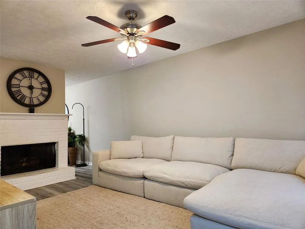 7750 Roswell Road Unit 5a, Atlanta, Georgia 30350, 2 Bedrooms Bedrooms, ,1 BathroomBathrooms,Residential,Sold,7750 Roswell Road Unit 5a,7366509