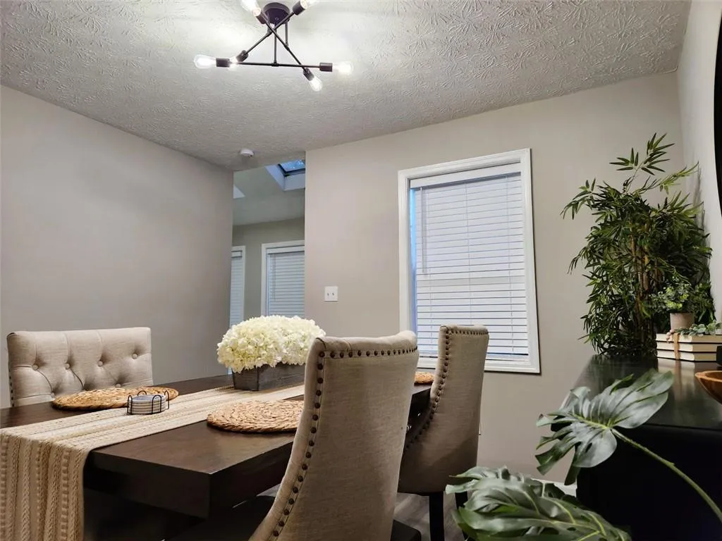 7750 Roswell Road Unit 5a, Atlanta, Georgia 30350, 2 Bedrooms Bedrooms, ,1 BathroomBathrooms,Residential,Sold,7750 Roswell Road Unit 5a,7366509