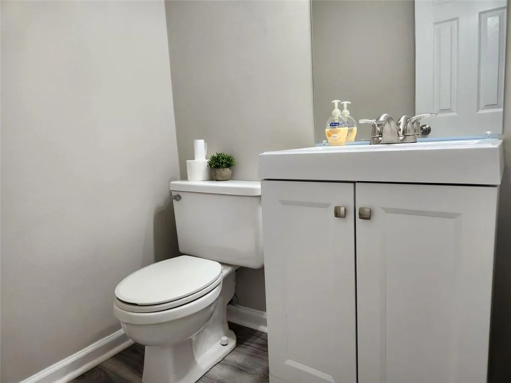 7750 Roswell Road Unit 5a, Atlanta, Georgia 30350, 2 Bedrooms Bedrooms, ,1 BathroomBathrooms,Residential,Sold,7750 Roswell Road Unit 5a,7366509