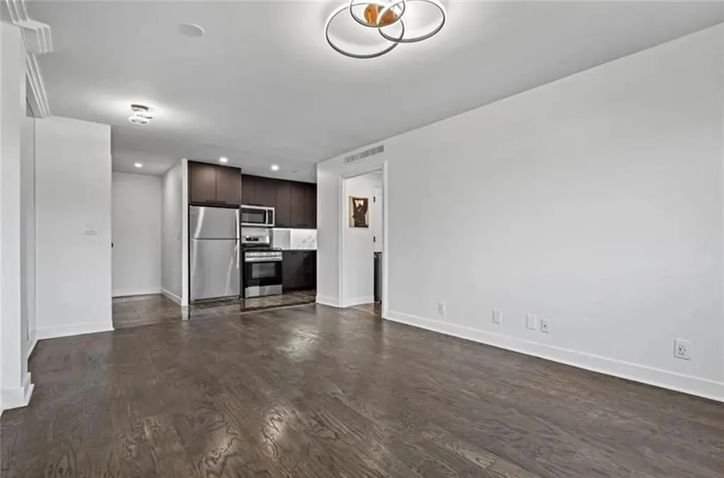 2285 Peachtree Road Ne Unit 1004, Atlanta, Georgia 30309, 1 Bedroom Bedrooms, ,1 BathroomBathrooms,Residential,For Sale,2285 Peachtree Road Ne Unit 1004,7687970