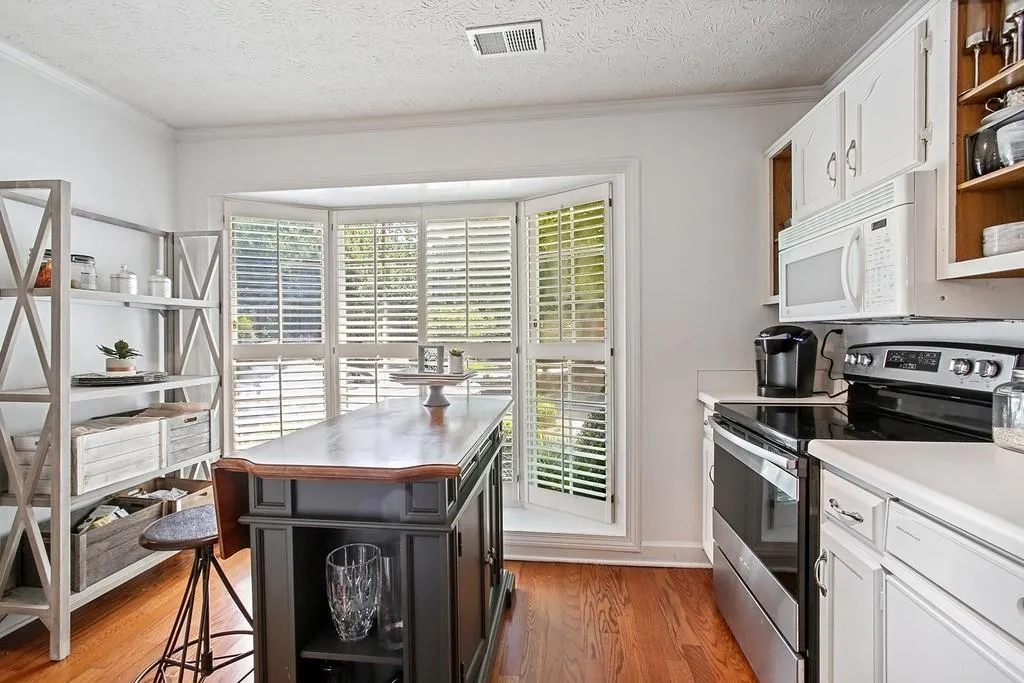 7904 Briar Villa Place, Atlanta, Georgia 30350, 3 Bedrooms Bedrooms, ,2 BathroomsBathrooms,Residential,Sold,7904 Briar Villa Place,6566464