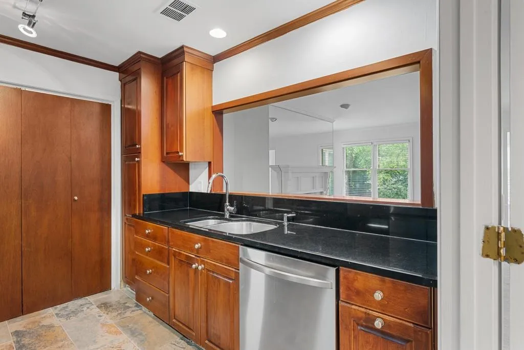 404 Bainbridge Drive, Sandy Springs, Georgia 30327, 2 Bedrooms Bedrooms, ,2 BathroomsBathrooms,Residential,Sold,404 Bainbridge Drive,7403504