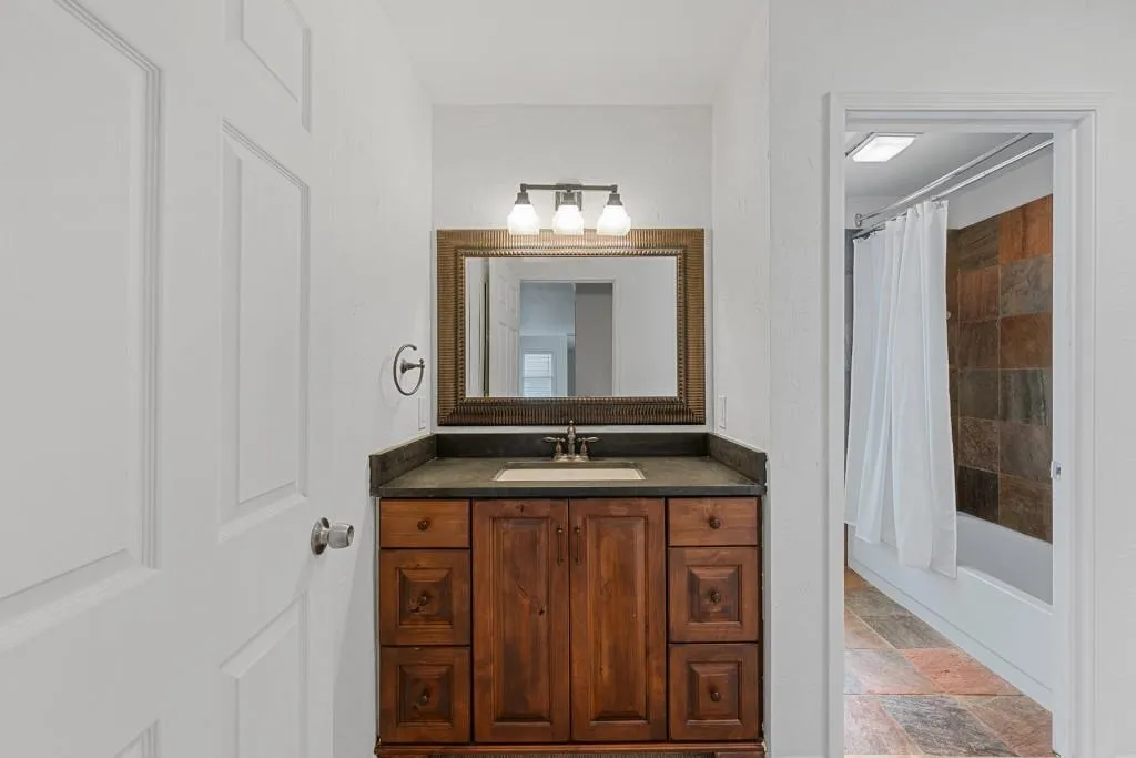 404 Bainbridge Drive, Sandy Springs, Georgia 30327, 2 Bedrooms Bedrooms, ,2 BathroomsBathrooms,Residential,Sold,404 Bainbridge Drive,7403504