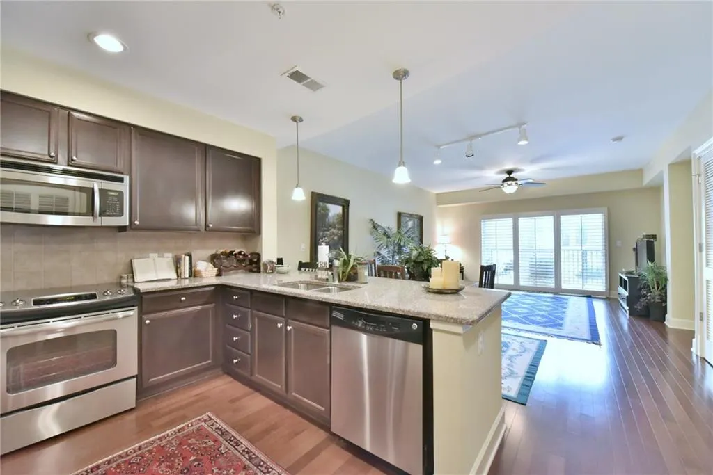 200 River Vista Drive Unit 204, Atlanta, Georgia 30339, ,Residential,Sold,200 River Vista Drive Unit 204,5888204