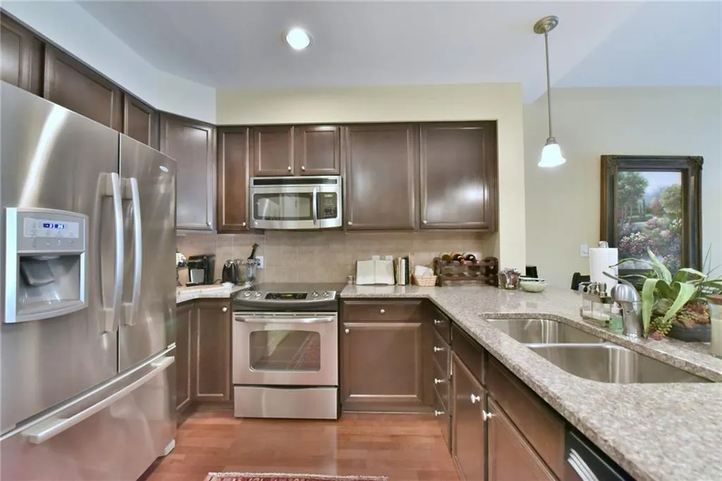 200 River Vista Drive Unit 204, Atlanta, Georgia 30339, ,Residential,Sold,200 River Vista Drive Unit 204,5888204