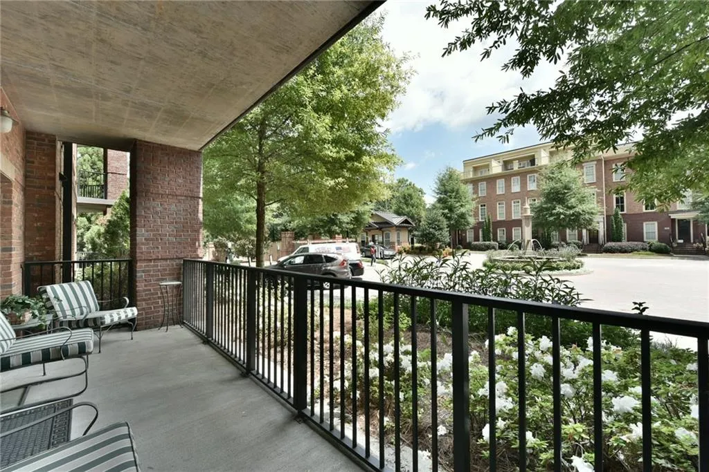 200 River Vista Drive Unit 204, Atlanta, Georgia 30339, ,Residential,Sold,200 River Vista Drive Unit 204,5888204