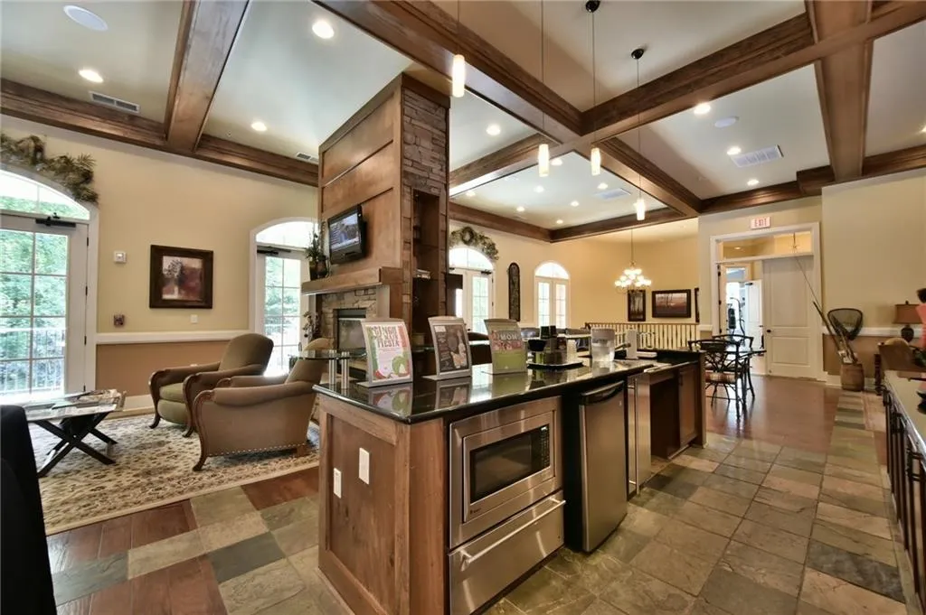200 River Vista Drive Unit 204, Atlanta, Georgia 30339, ,Residential,Sold,200 River Vista Drive Unit 204,5888204