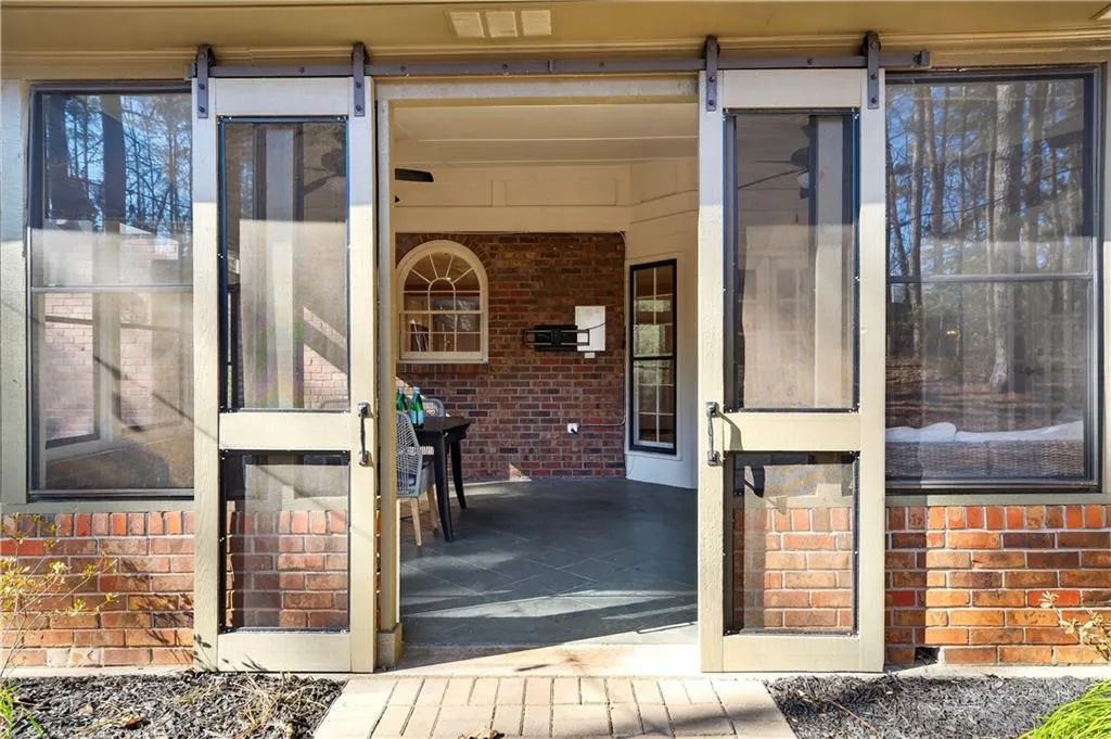 Entrance to screened-in porch