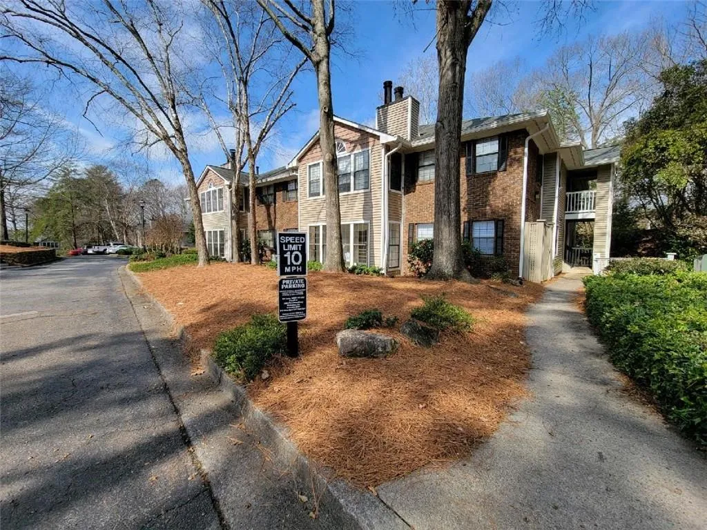 407 Barrington Hills Drive, Sandy Springs, Georgia 30350, 2 Bedrooms Bedrooms, ,2 BathroomsBathrooms,Residential,Sold,407 Barrington Hills Drive,6848377