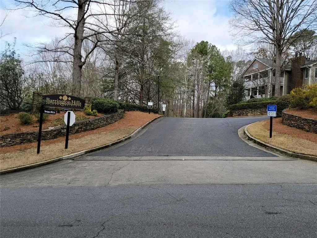 407 Barrington Hills Drive, Sandy Springs, Georgia 30350, 2 Bedrooms Bedrooms, ,2 BathroomsBathrooms,Residential,Sold,407 Barrington Hills Drive,6848377