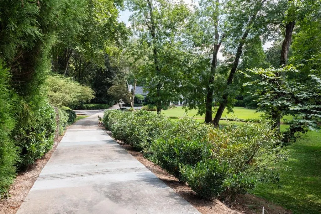 3955 Northside Drive Nw, Atlanta, Georgia 30342, 5 Bedrooms Bedrooms, ,4 BathroomsBathrooms,Residential,For Sale,3955 Northside Drive Nw,7656987