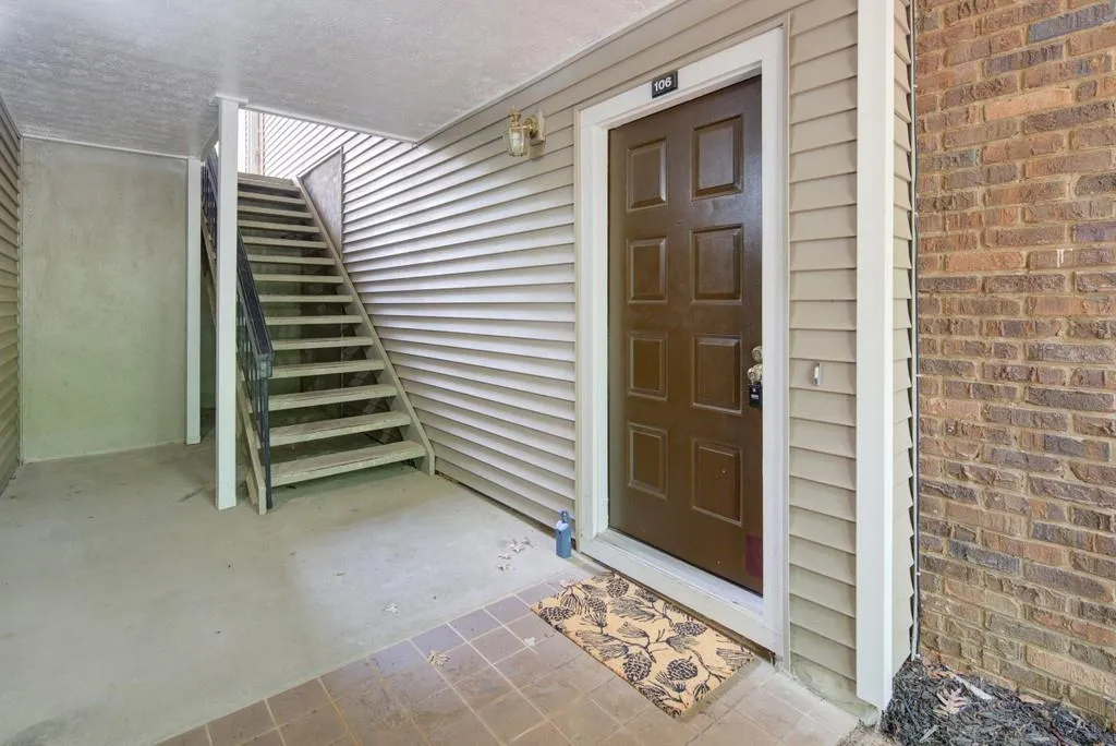 106 Barrington Hills Drive, Sandy Springs, Georgia 30350, 2 Bedrooms Bedrooms, ,2 BathroomsBathrooms,Residential,Sold,106 Barrington Hills Drive,6762061