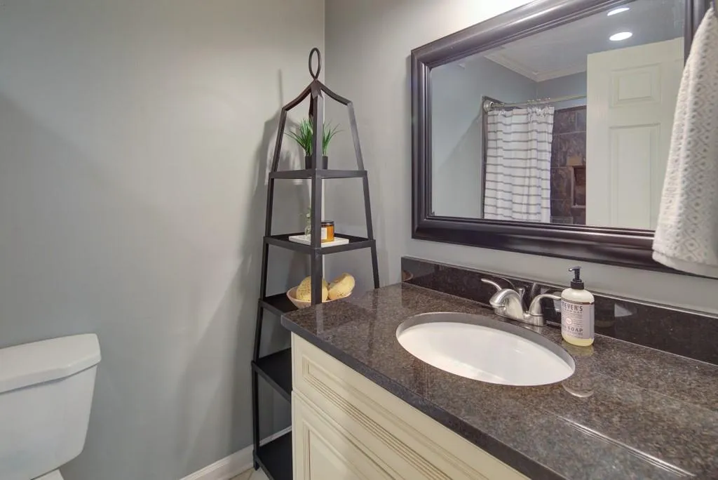 106 Barrington Hills Drive, Sandy Springs, Georgia 30350, 2 Bedrooms Bedrooms, ,2 BathroomsBathrooms,Residential,Sold,106 Barrington Hills Drive,6762061