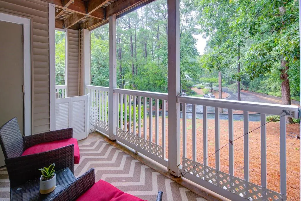 106 Barrington Hills Drive, Sandy Springs, Georgia 30350, 2 Bedrooms Bedrooms, ,2 BathroomsBathrooms,Residential,Sold,106 Barrington Hills Drive,6762061