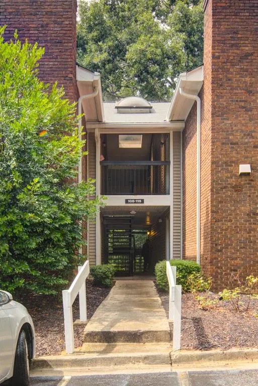 106 Barrington Hills Drive, Sandy Springs, Georgia 30350, 2 Bedrooms Bedrooms, ,2 BathroomsBathrooms,Residential,Sold,106 Barrington Hills Drive,6762061