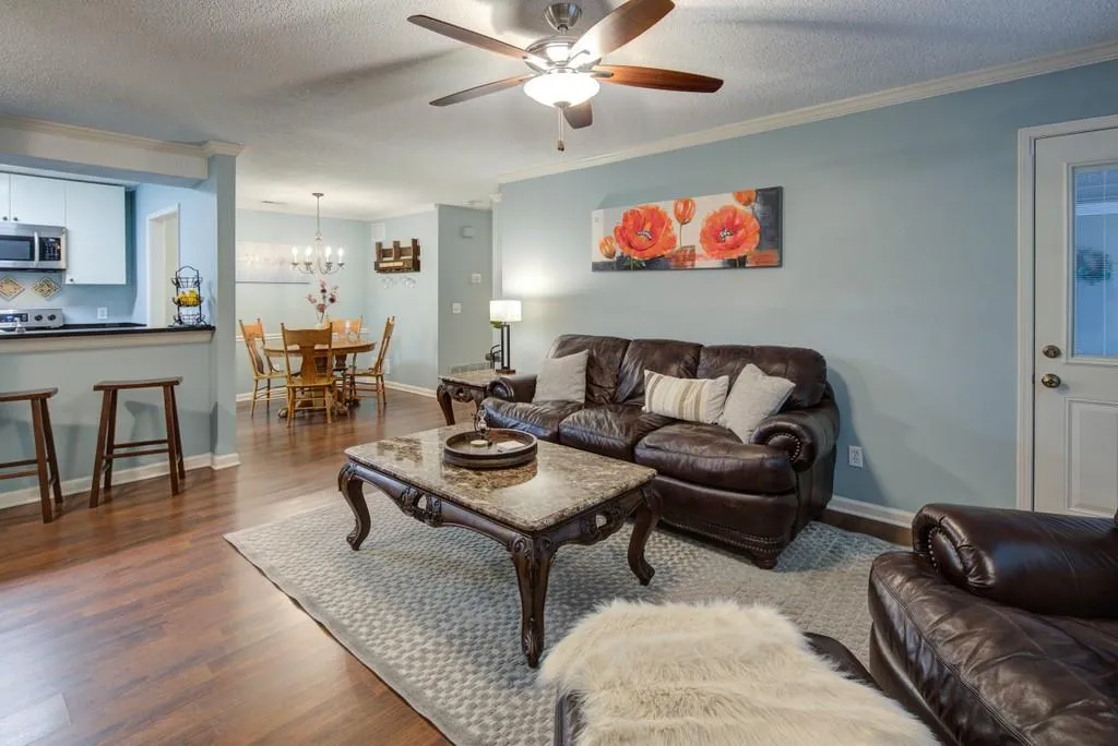 106 Barrington Hills Drive, Sandy Springs, Georgia 30350, 2 Bedrooms Bedrooms, ,2 BathroomsBathrooms,Residential,Sold,106 Barrington Hills Drive,6762061