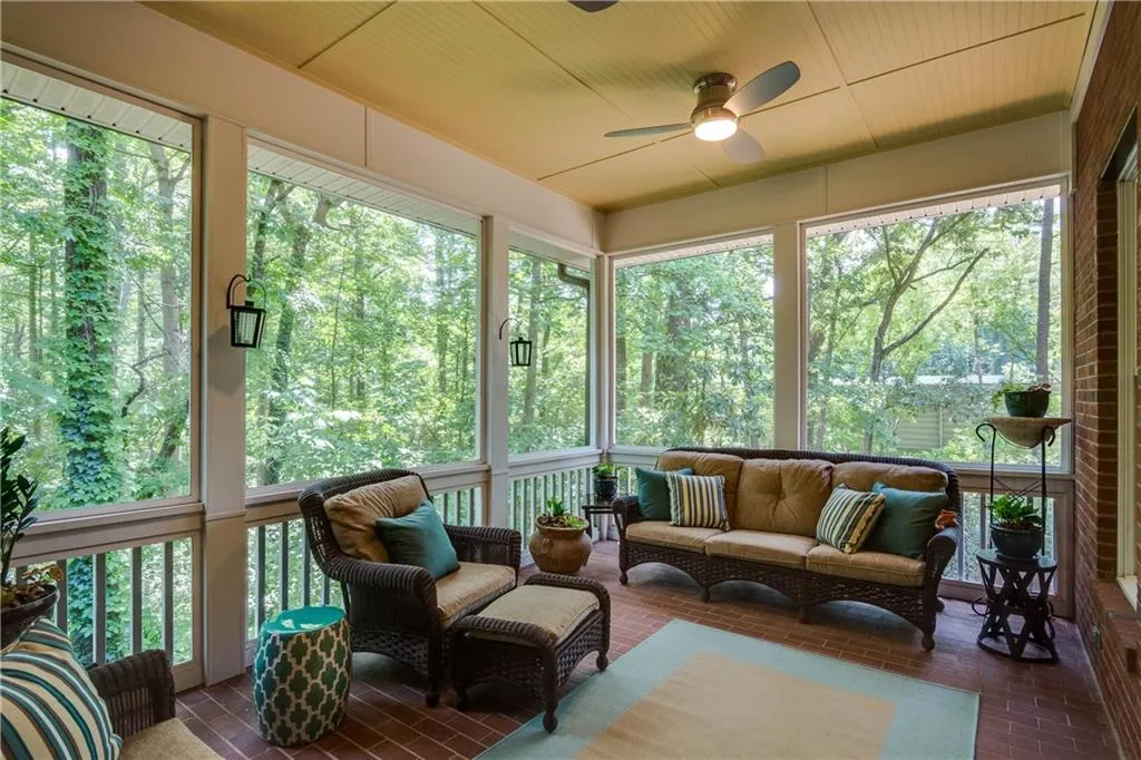 820 Wesley Oak Road, Sandy Springs, Georgia 30328, 5 Bedrooms Bedrooms, ,4 BathroomsBathrooms,Residential,Sold,820 Wesley Oak Road,5849193