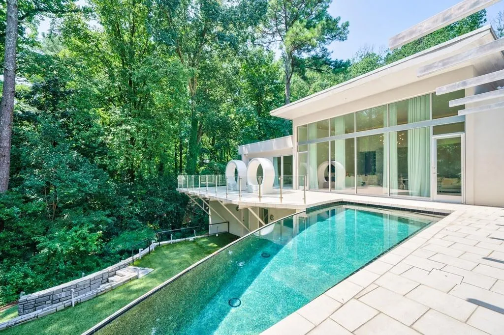 4625 Lake Forrest Drive, Atlanta, Georgia 30342, 4 Bedrooms Bedrooms, ,3 BathroomsBathrooms,Residential,Sold,4625 Lake Forrest Drive,6930971