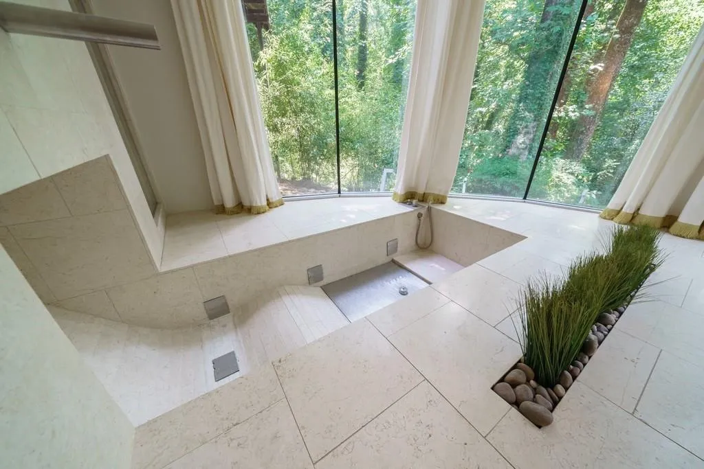 4625 Lake Forrest Drive, Atlanta, Georgia 30342, 4 Bedrooms Bedrooms, ,3 BathroomsBathrooms,Residential,Sold,4625 Lake Forrest Drive,6930971