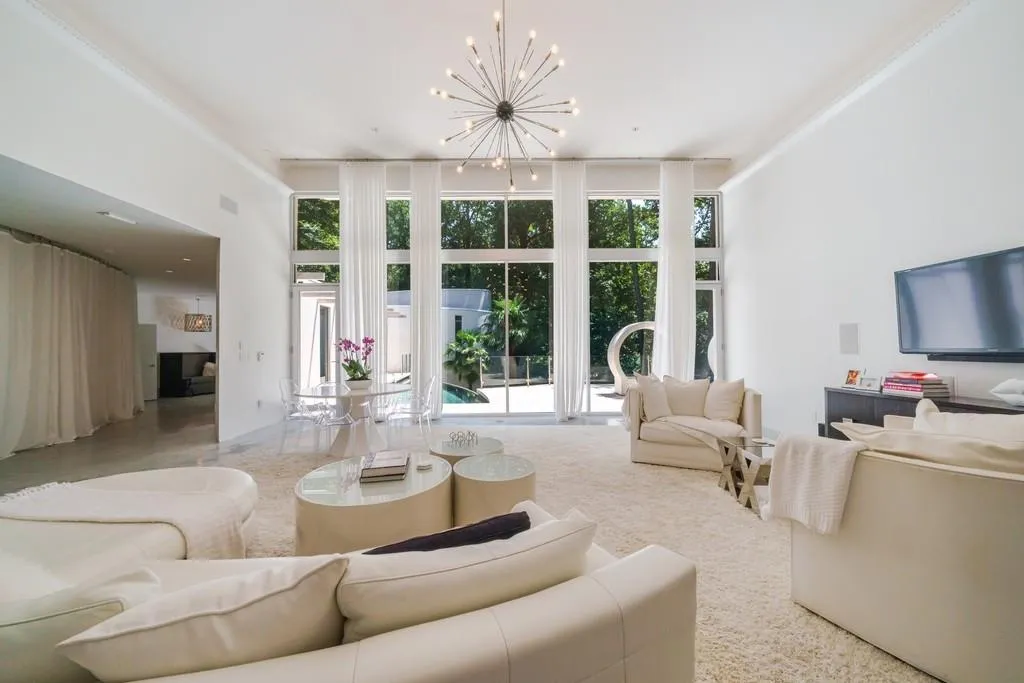 4625 Lake Forrest Drive, Atlanta, Georgia 30342, 4 Bedrooms Bedrooms, ,3 BathroomsBathrooms,Residential,Sold,4625 Lake Forrest Drive,6930971