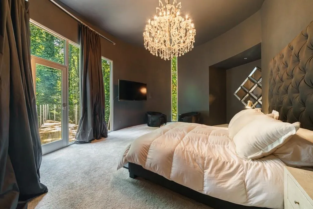 4625 Lake Forrest Drive, Atlanta, Georgia 30342, 4 Bedrooms Bedrooms, ,3 BathroomsBathrooms,Residential,Sold,4625 Lake Forrest Drive,6930971