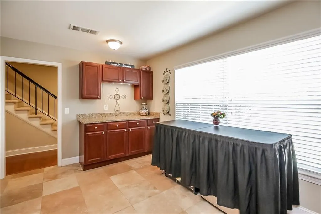 6980 Roswell Road Ne Unit A1, Atlanta, Georgia 30328, 3 Bedrooms Bedrooms, ,2 BathroomsBathrooms,Residential,Sold,6980 Roswell Road Ne Unit A1,5728471