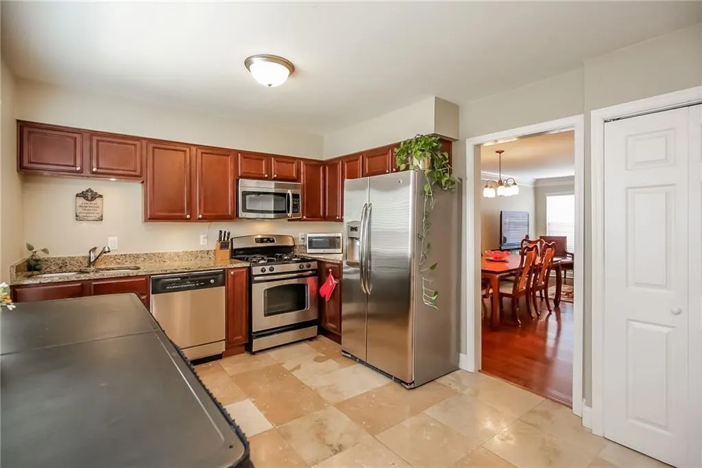 6980 Roswell Road Ne Unit A1, Atlanta, Georgia 30328, 3 Bedrooms Bedrooms, ,2 BathroomsBathrooms,Residential,Sold,6980 Roswell Road Ne Unit A1,5728471
