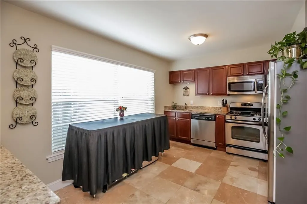 6980 Roswell Road Ne Unit A1, Atlanta, Georgia 30328, 3 Bedrooms Bedrooms, ,2 BathroomsBathrooms,Residential,Sold,6980 Roswell Road Ne Unit A1,5728471
